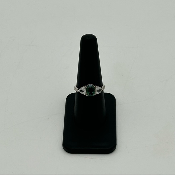 NVC Size 8 Silver with Green Stone Women's Ring - Picture 1 of 5